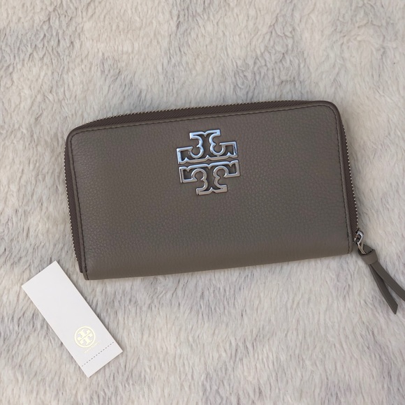Tory Burch Handbags - Tory Burch Britten zip continental